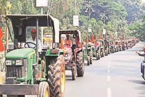 'ट्रॅक्टर मालकांना नोटीसा बजावणाऱ्या अधिकाऱ्यांवर त्वरित कारवाई करा'