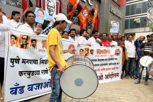 मिळकत करबुडवेगिरी विरोधात बँडबाजा दारात 