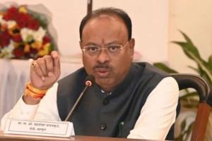 शासकीय अधिकाऱ्यांनी पदाची प्रतिष्ठा व मर्यादा सांभाळावी: बावनकुळे