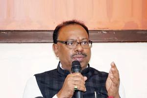 'फोन टॅपिंग नाही, तर पक्ष कार्यकर्त्यांच्या ग्रुपवर नजर'