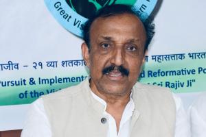 '... म्हणून मेंदी काढण्याच्या वयात हातावर सुसाईड नोट'