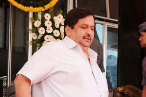 'अस्लम शेख यांची आपल्यासह कुटुंब संपवण्याची धमकी'