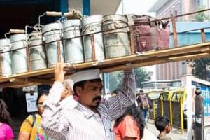 डबेवाल्यांनी केला ठाकरे गटाला 'जय महाराष्ट्र'