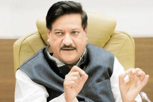 ठाकरे गटाची सुप्रीम कोर्टात मोठी चूक; ‘१० वर्षे स्थानिक निवडणुका नाहीत’ हा मुद्दाच का मांडला नाही? – पृथ्वीराज चव्हाणांचा सवाल