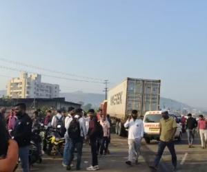 मावळमध्ये भीषण अपघात;आळंदीला जाणाऱ्या वारकऱ्यांच्या दिंडीत कंटेनर घुसला